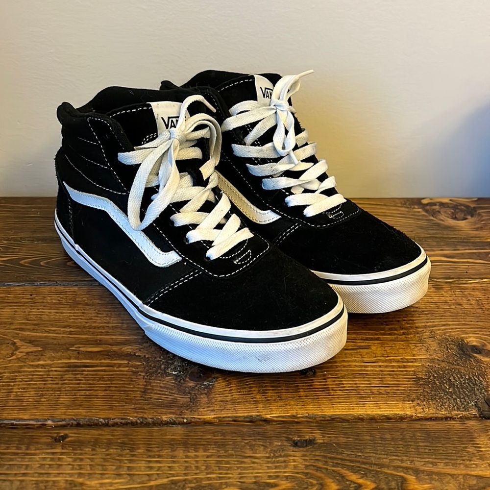 High top black and white vans